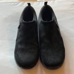 Women’s black shoe. Lands’End. Size 9.5